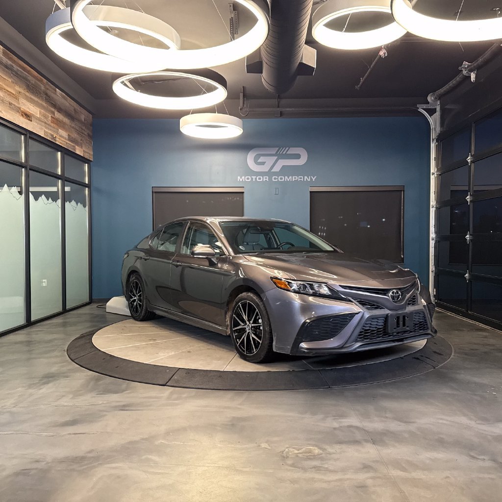 Used 2023 Toyota Camry SE FWD image 1
