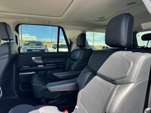 Used 2025 Ford Expedition Platinum AWD/4WD image 17