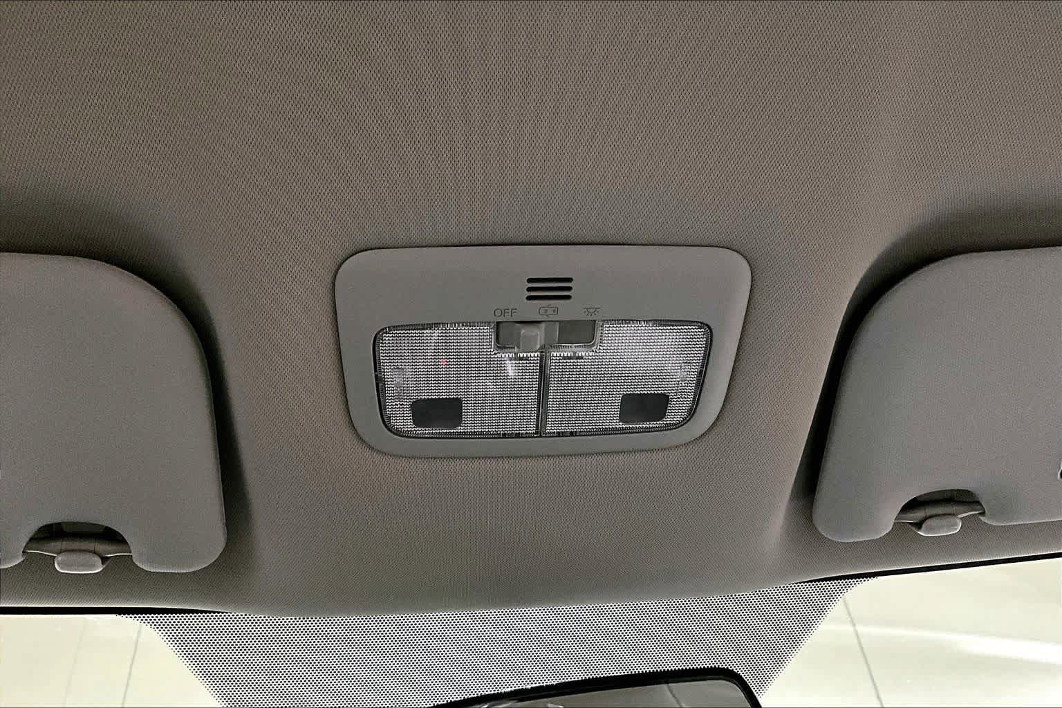 Used 2015 Toyota Corolla LE FWD image 34