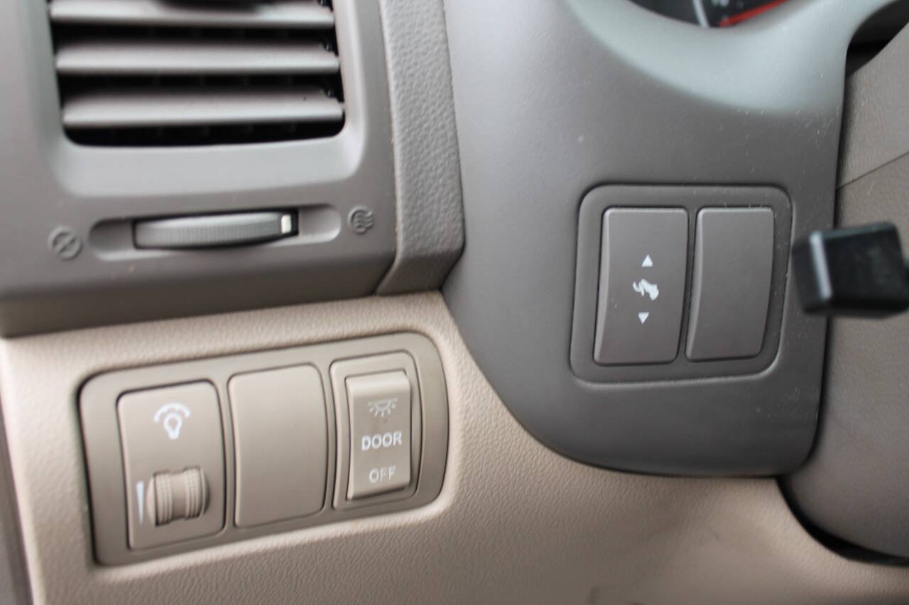 Used 2012 Kia Sedona EX w/ Luxury Pkg FWD image 33