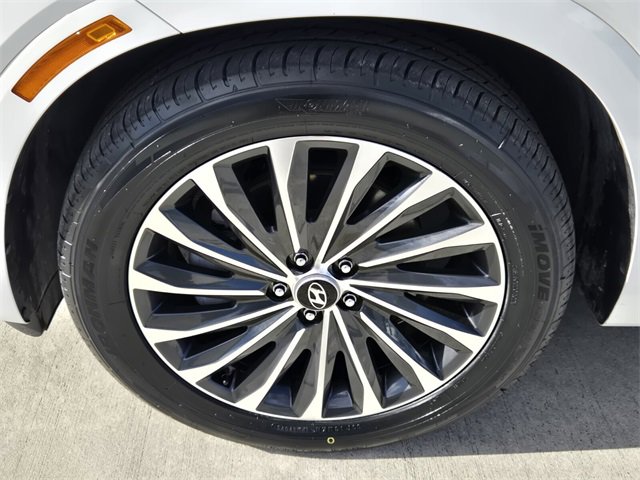 Used 2023 Hyundai Palisade Calligraphy image 10