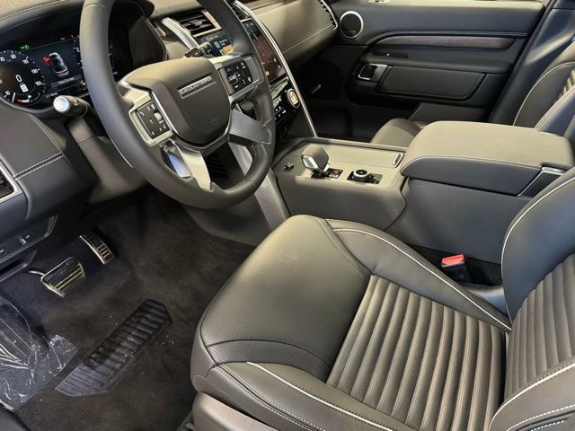 New 2024 Land Rover Discovery Dynamic SE image 11