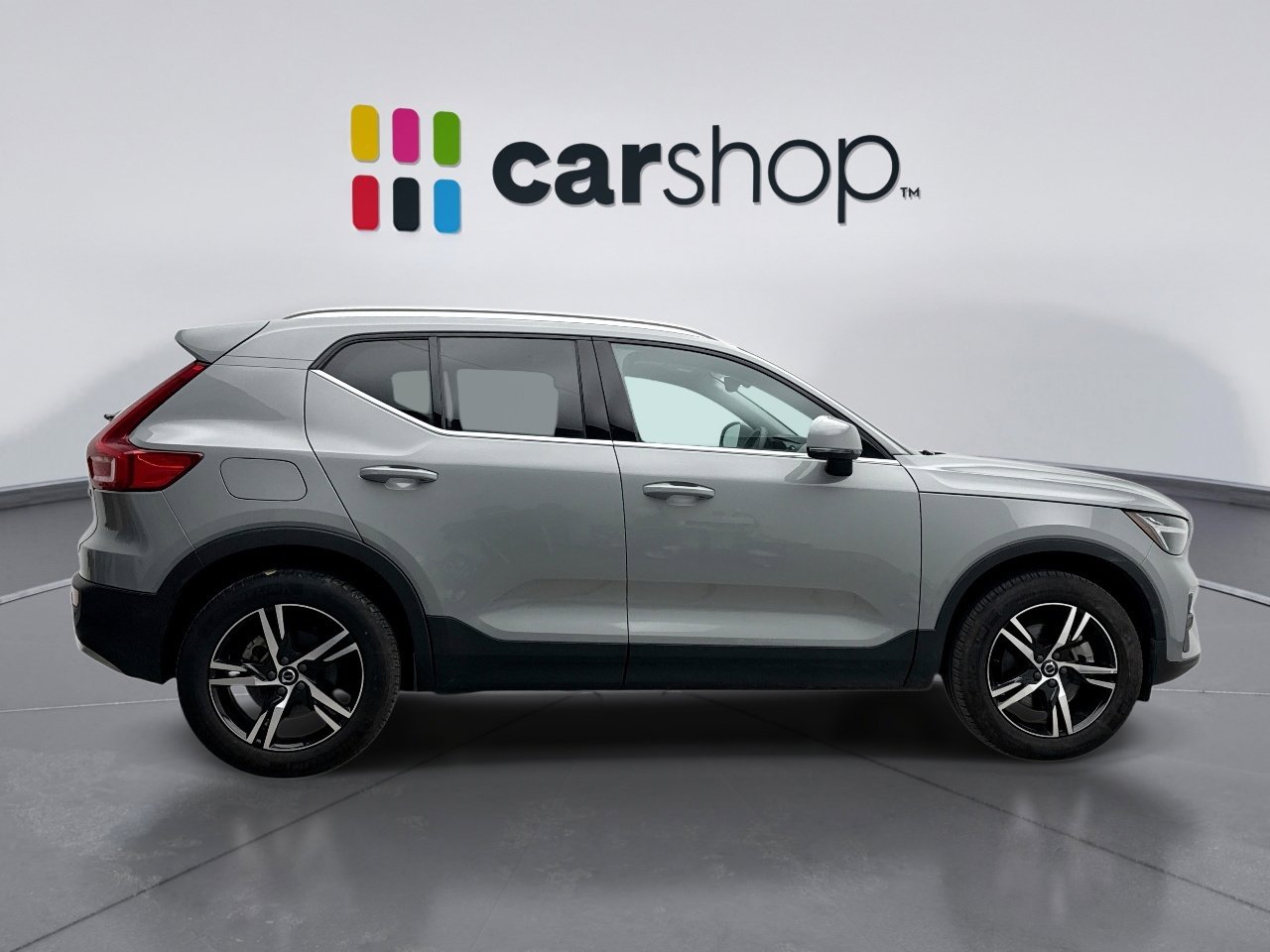 Used 2025 Volvo XC40 B5 Core image 6