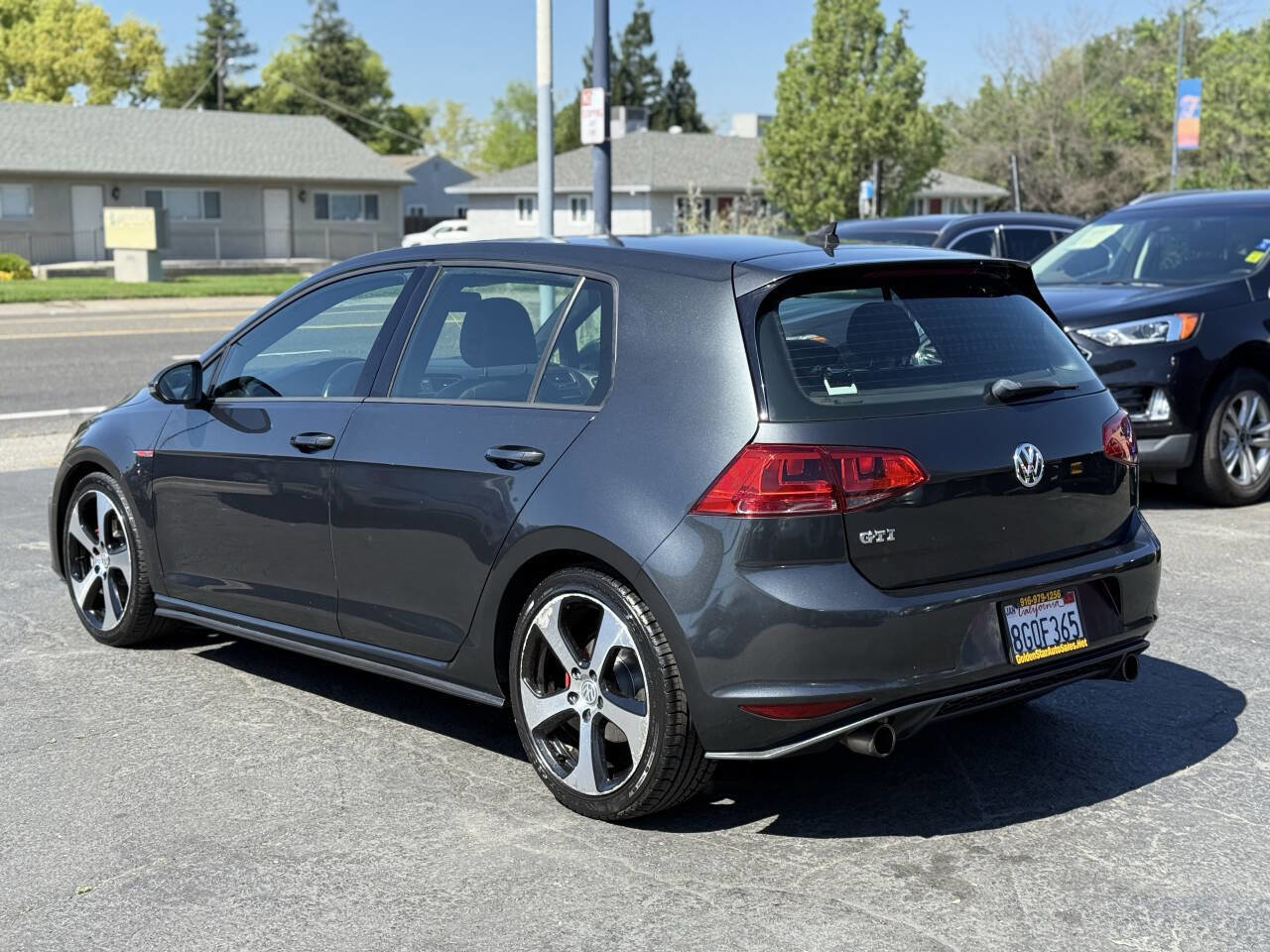 Used 2015 Volkswagen GTI SE FWD image 5