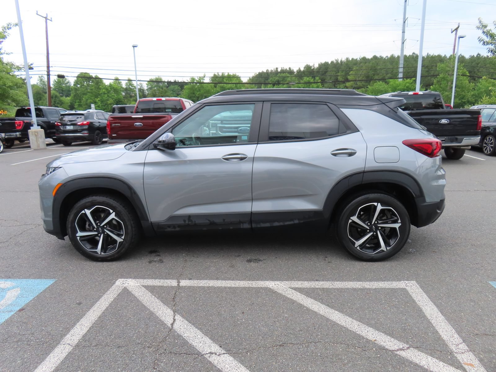 Used 2023 Chevrolet TrailBlazer RS w/ Convenience Package AWD/4WD image 8