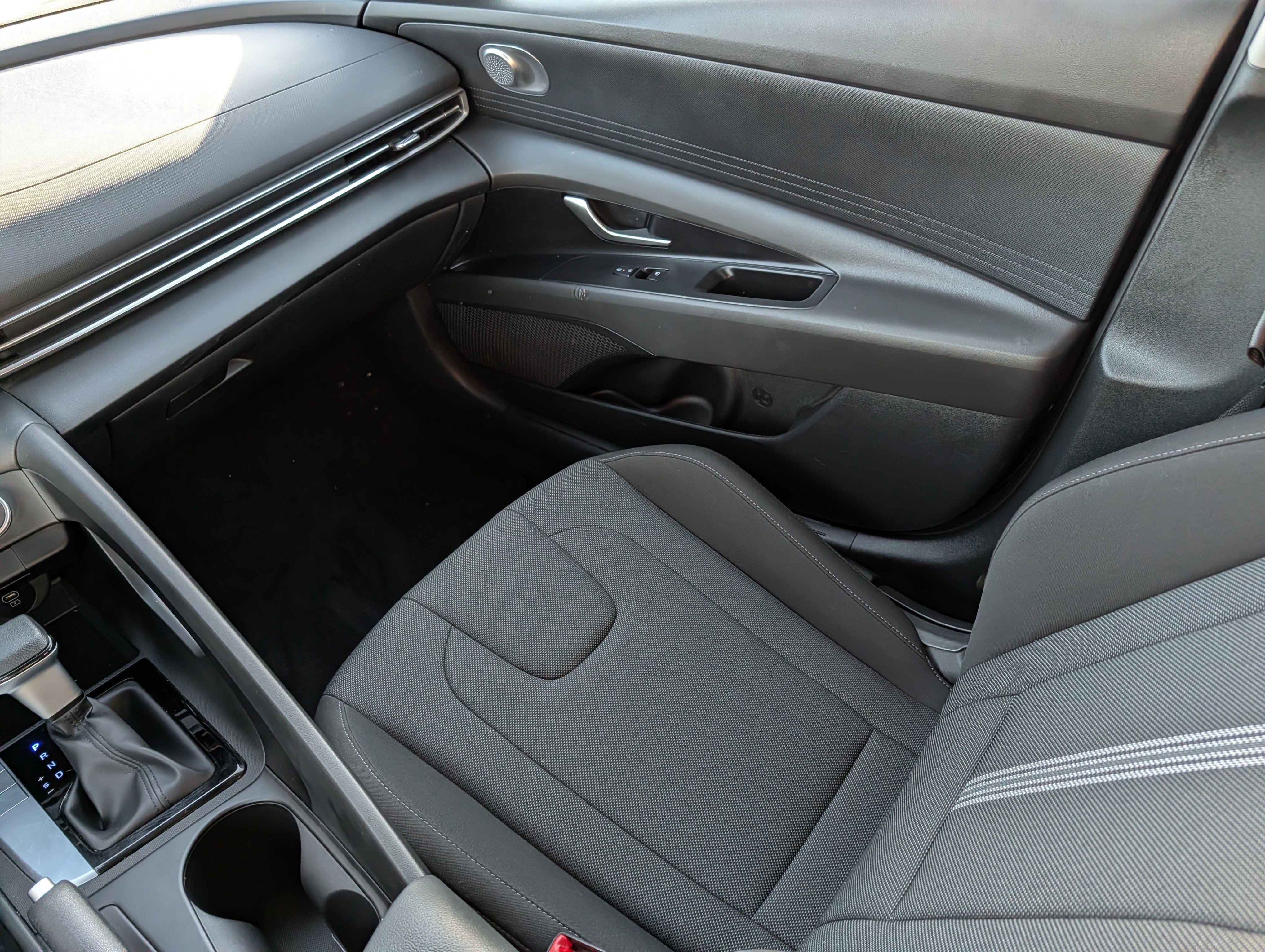 Used 2024 Hyundai Elantra SE FWD image 11