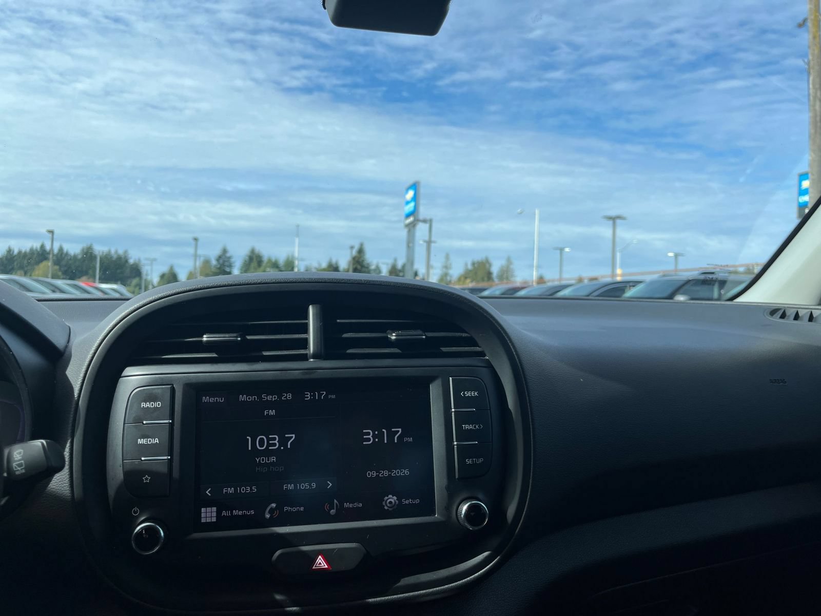Used 2025 Kia Soul LX w/ LX Technology Package FWD image 19
