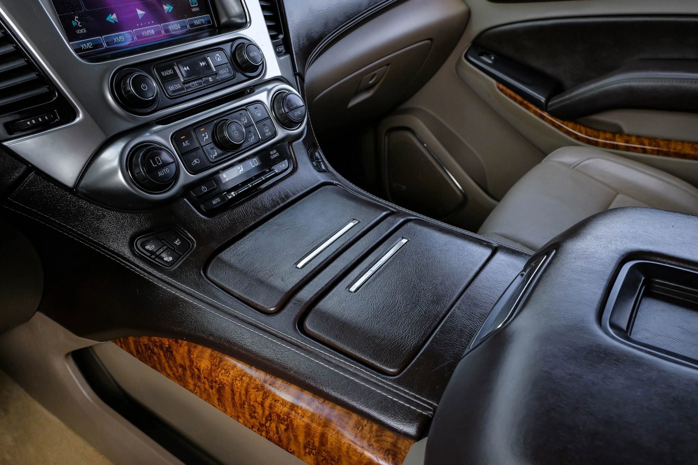 Used 2015 Chevrolet Suburban LTZ image 30