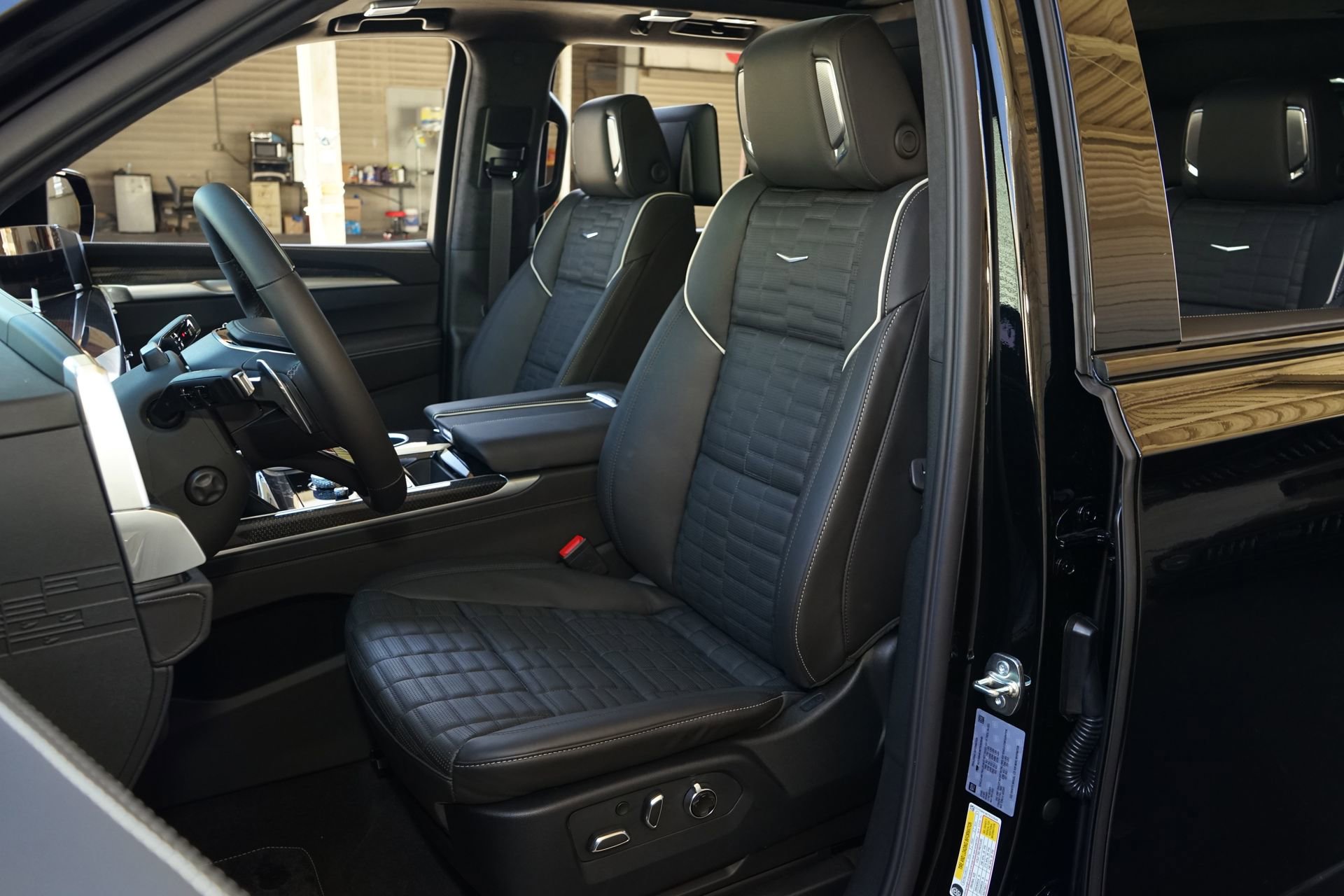 Used 2026 Cadillac Escalade V AWD/4WD image 3