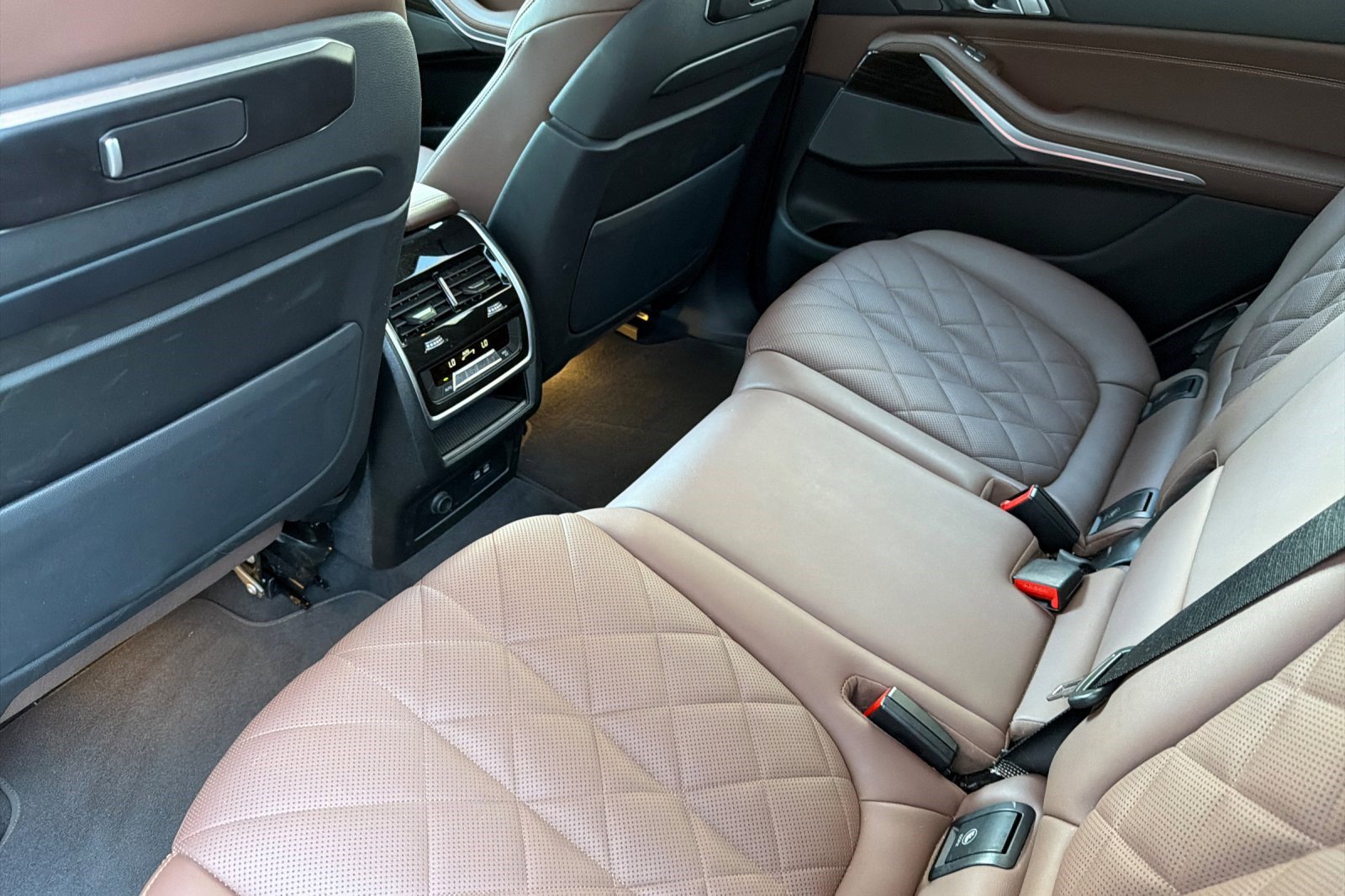 Certified 2024 BMW X7 xDrive40i w/ Premium Package image 15