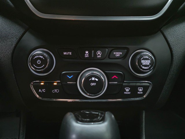 Used 2021 Jeep Cherokee Latitude Plus AWD/4WD image 27