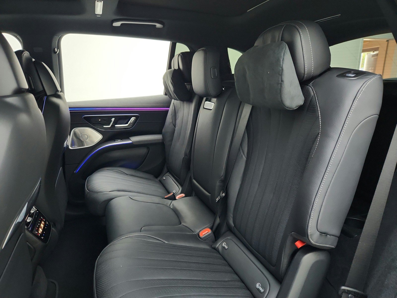 New 2027 Mercedes-Benz EQS 400 4MATIC SUV image 9