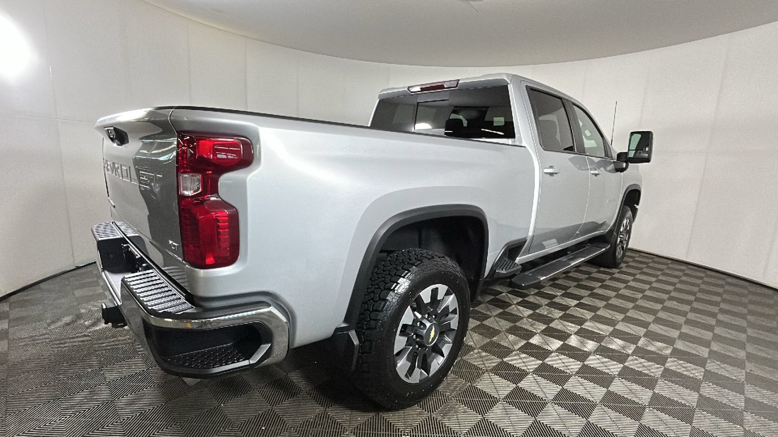 Used 2021 Chevrolet Silverado 2500 LT w/ Convenience Package AWD/4WD image 3