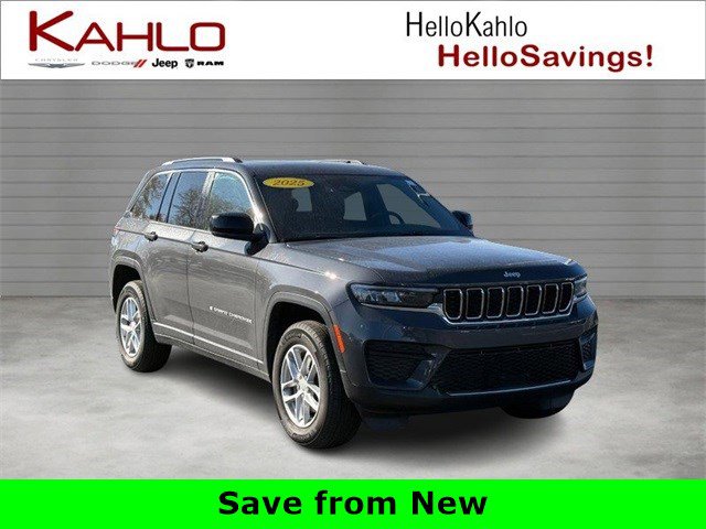 Used 2025 Jeep Grand Cherokee Laredo X image 1
