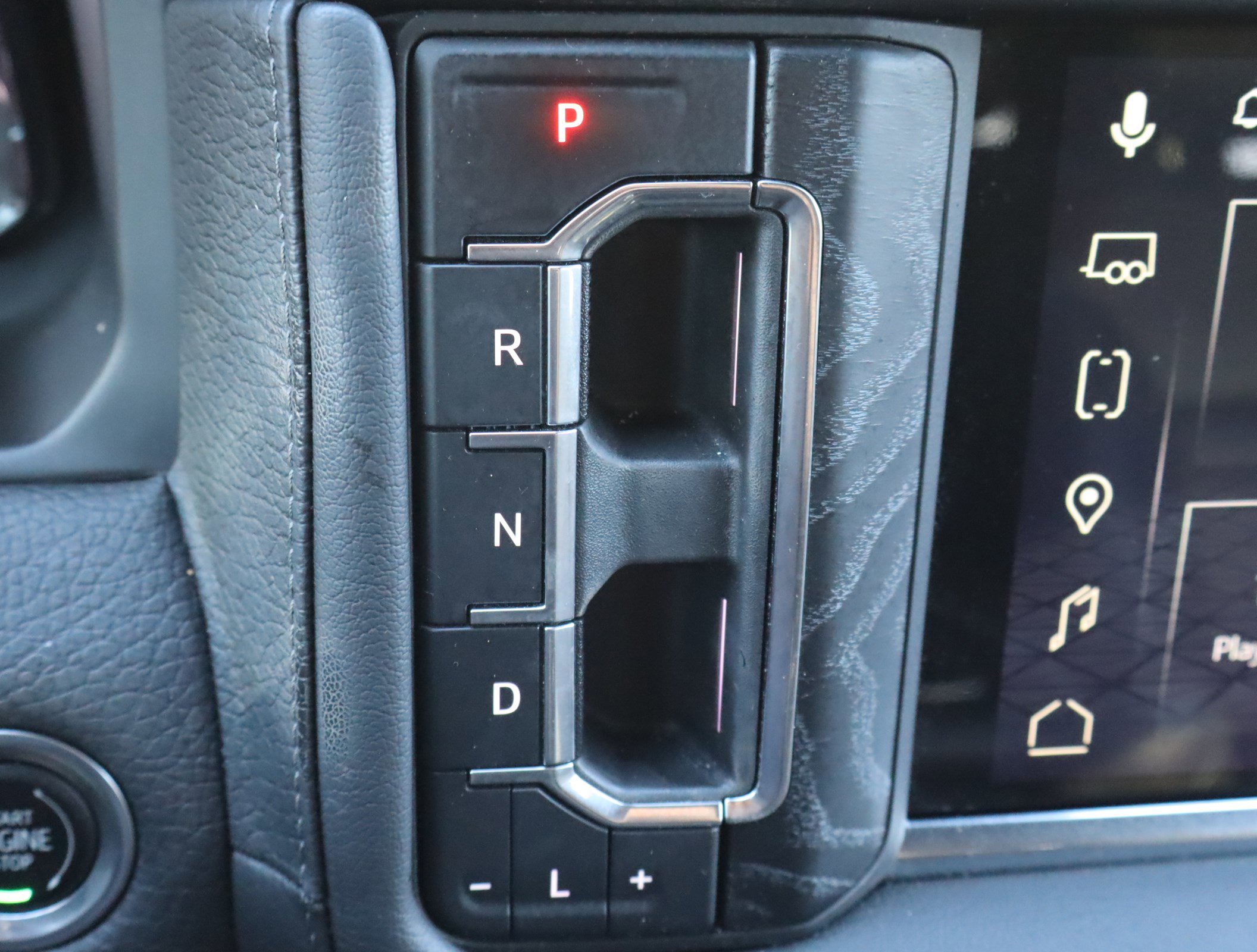 Used 2023 GMC Yukon XL Denali AWD/4WD image 30