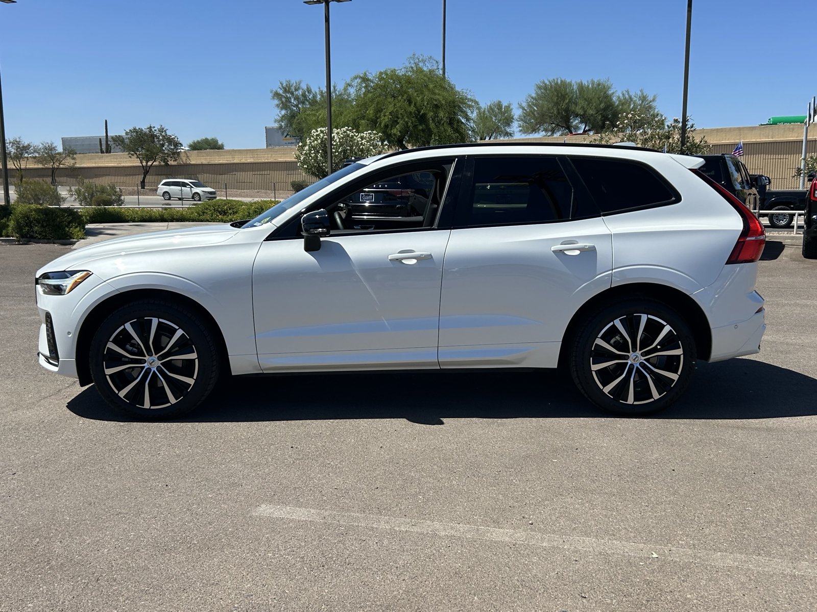 Used 2023 Volvo XC60 B5 Plus w/ Protection Package AWD/4WD image 2
