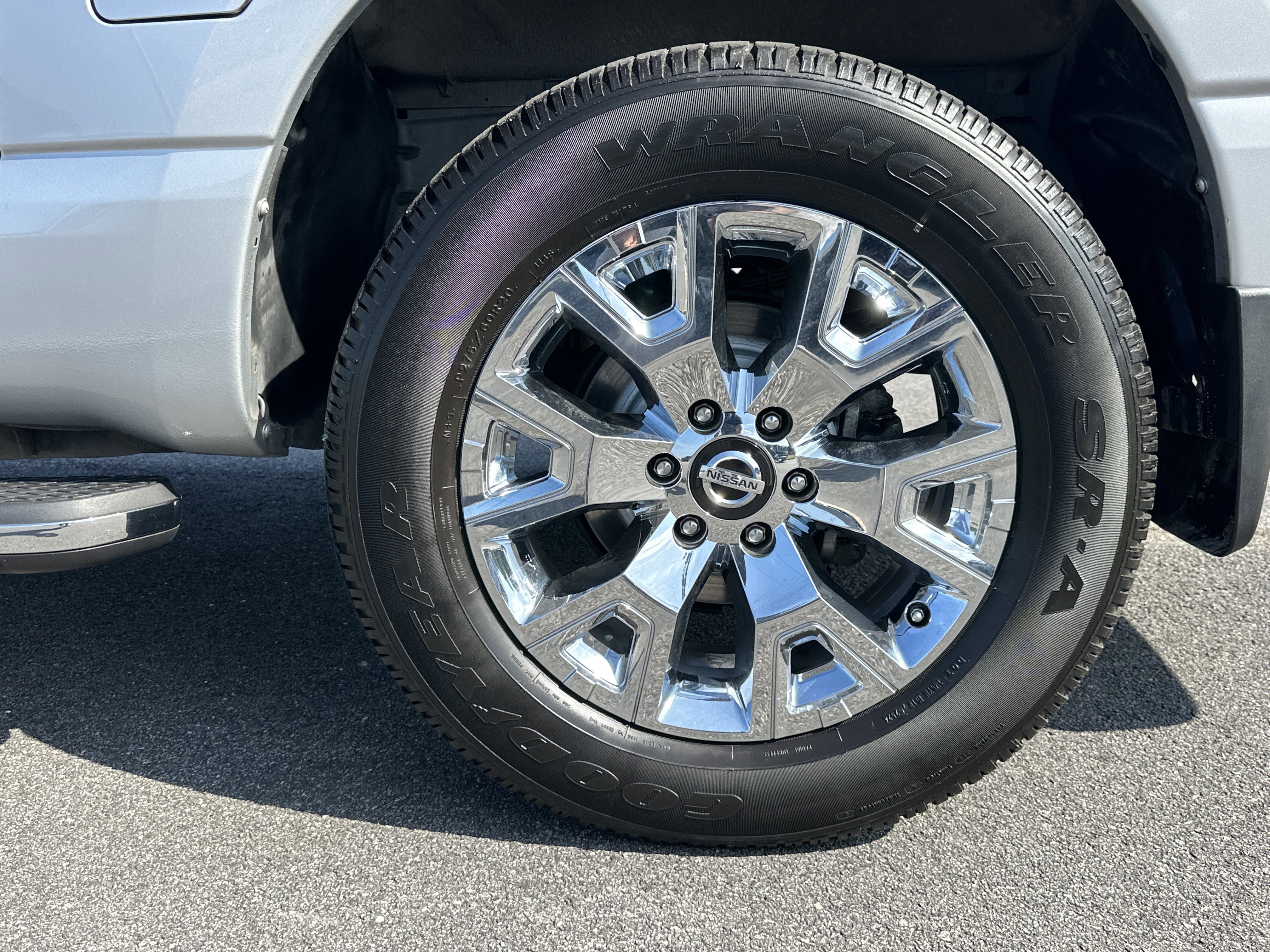 Used 2020 Nissan Titan SL w/ Moonroof Package RWD image 19