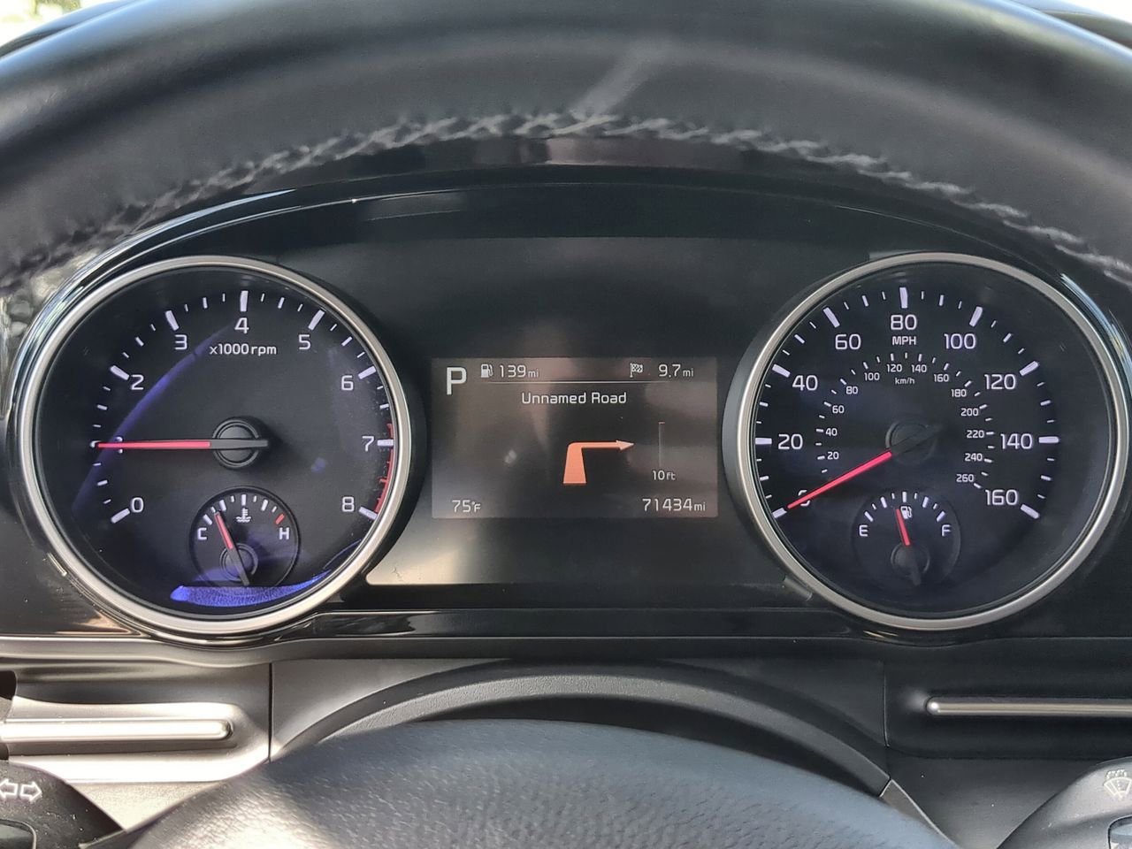 Used 2022 Kia Carnival EX image 11