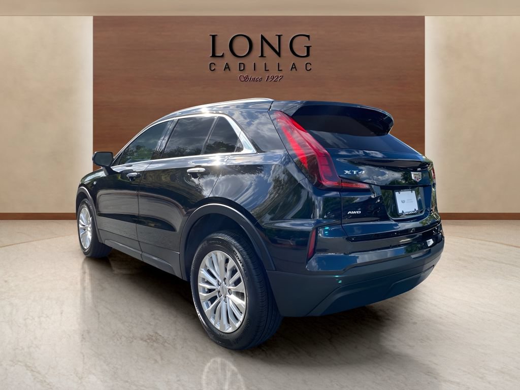 Certified 2024 Cadillac XT4 Luxury w/ Cold Weather Package AWD/4WD image 3