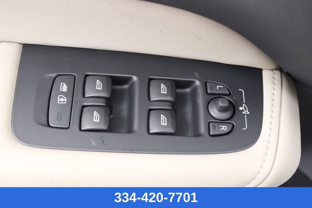 New 2026 Volvo XC60 B5 Plus w/ Protection Package Premier image 17