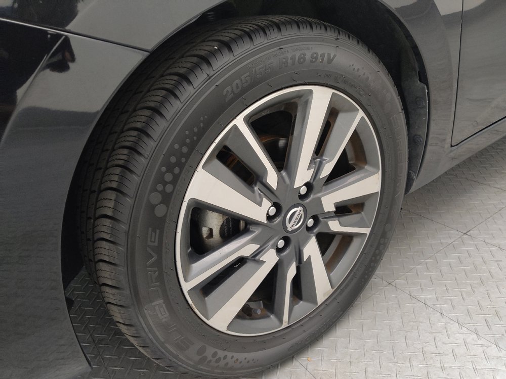 Used 2021 Nissan Versa SV FWD image 31