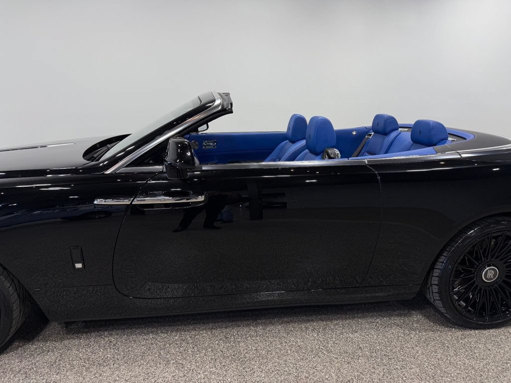 Used 2019 Rolls-Royce Dawn RWD image 27