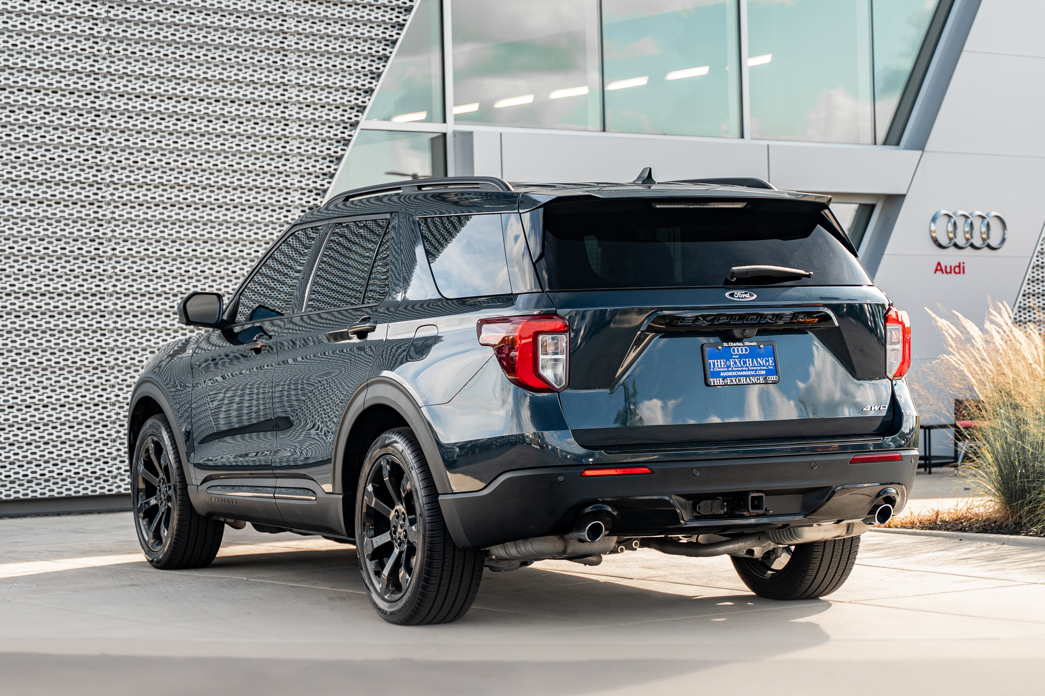Used 2023 Ford Explorer ST-Line w/ Class IV Trailer Tow Package AWD/4WD image 5