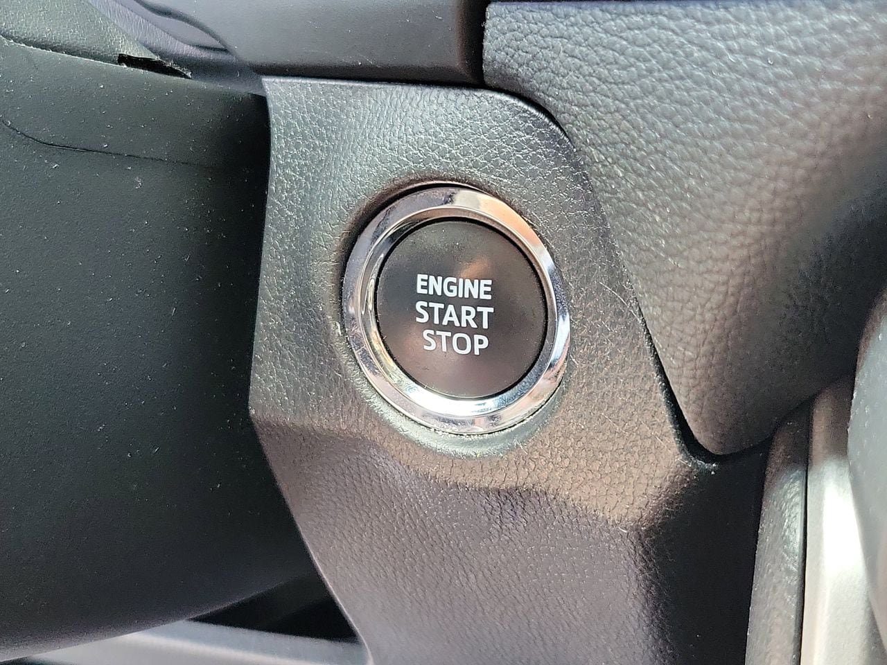 Used 2024 Toyota RAV4 XLE FWD image 29
