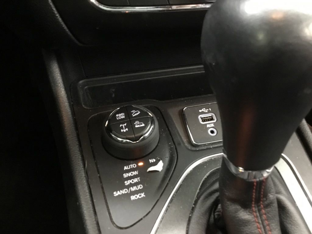 Used 2022 Jeep Cherokee Trailhawk w/ Sun, Sound & Nav Group AWD/4WD image 24