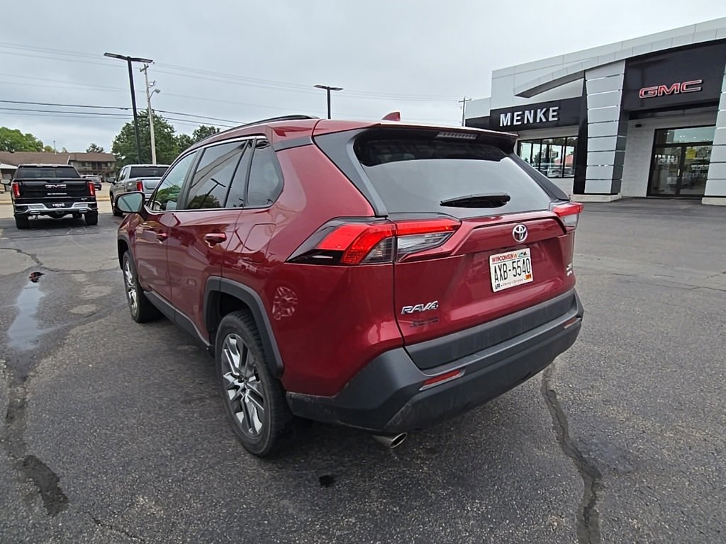 Used 2022 Toyota RAV4 XLE Premium image 9