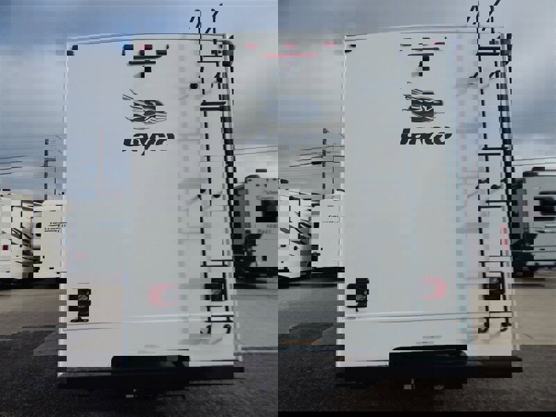 Used 2020 Chevrolet Express 4500 w/ RV Package image 4