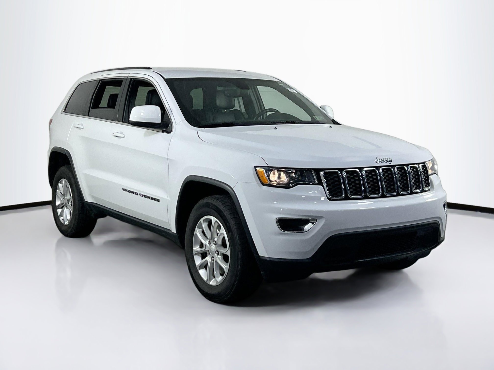 Used 2022 Jeep Grand Cherokee Laredo X image 3