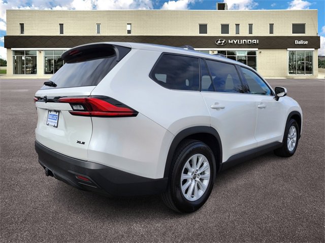 Used 2024 Toyota Grand Highlander XLE image 3