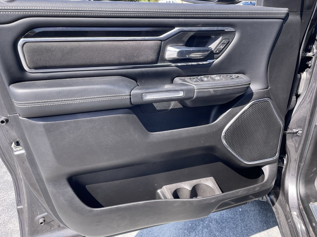 Used 2022 RAM 1500 Laramie w/ Sport Appearance Package AWD/4WD image 10
