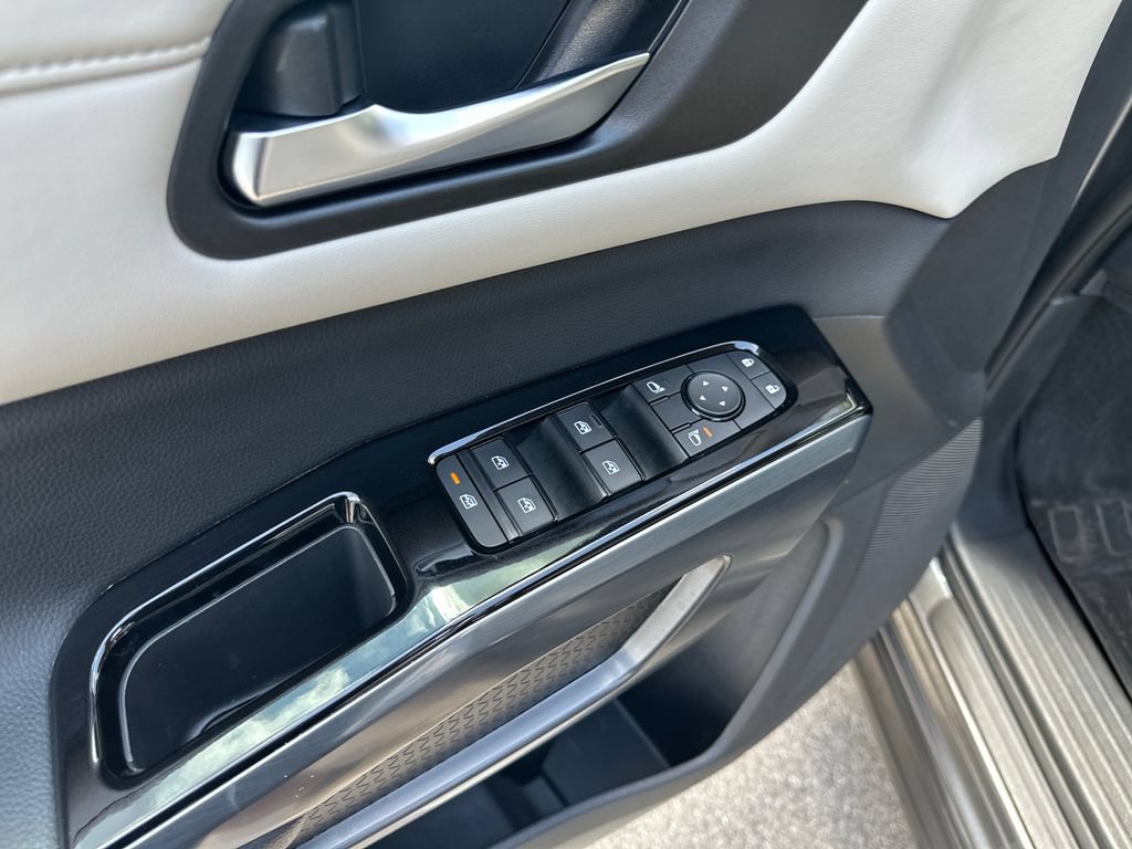 Used 2023 Nissan Pathfinder SL AWD/4WD image 19
