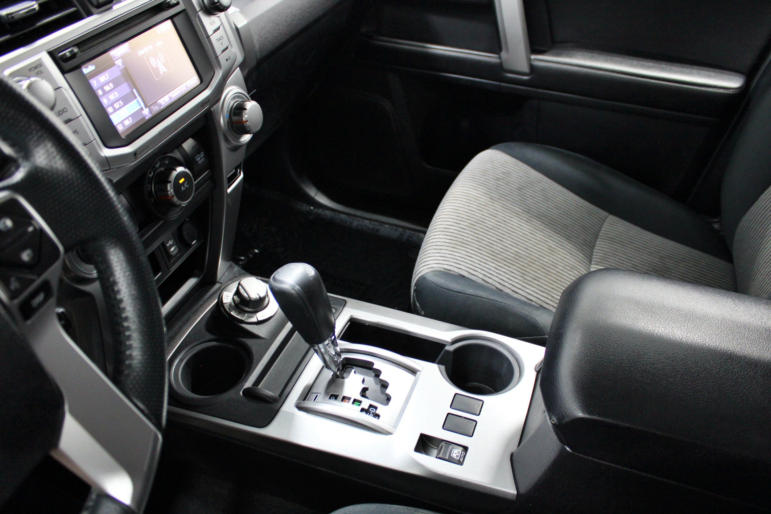Used 2015 Toyota 4Runner SR5 AWD/4WD image 18