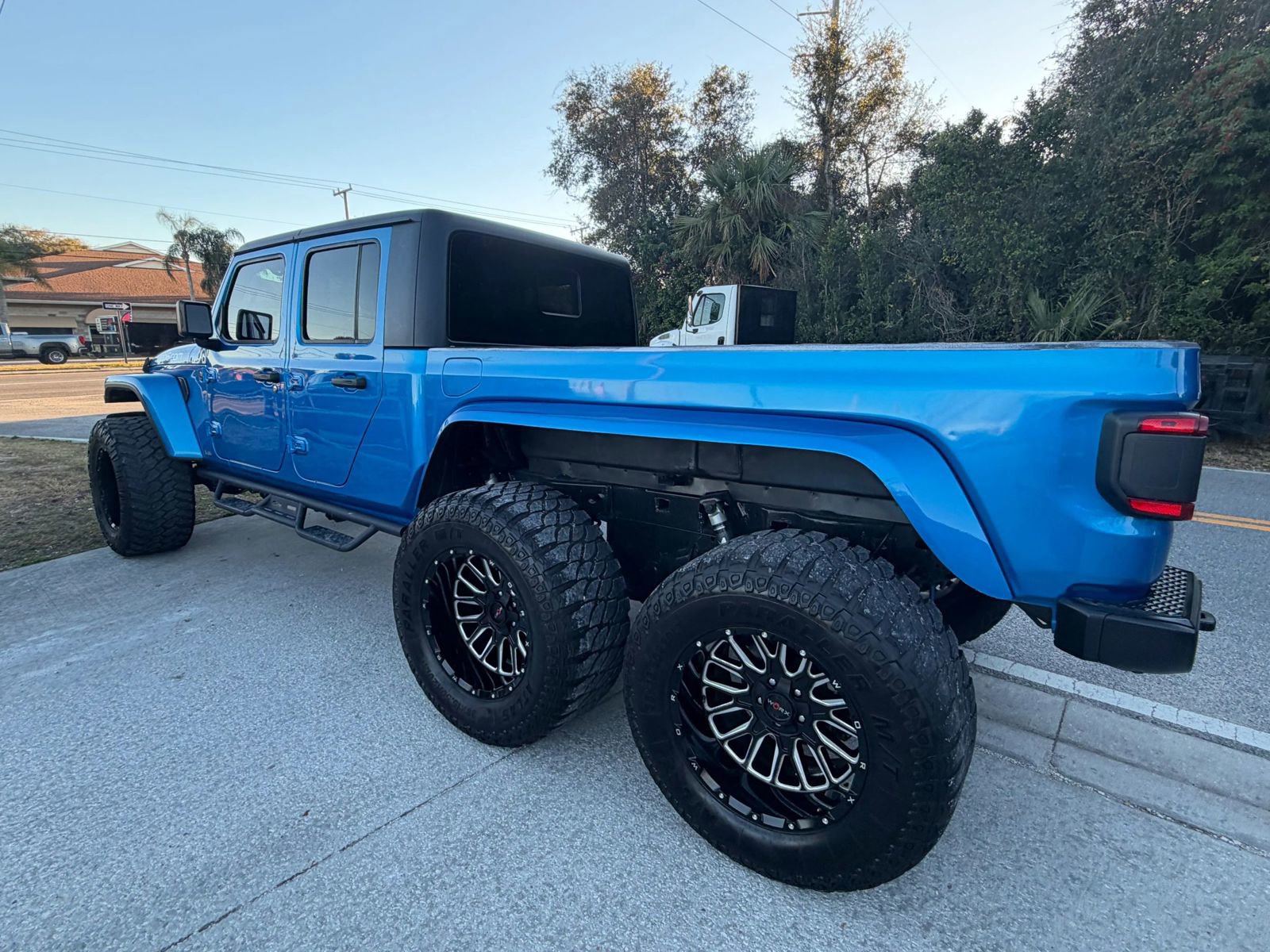 Used 2022 Jeep Gladiator Sport AWD/4WD image 6