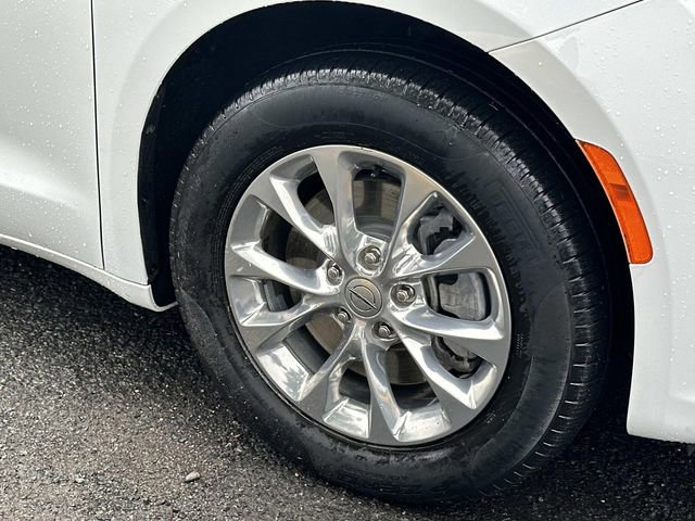 Used 2022 Chrysler Pacifica Touring-L AWD/4WD image 7