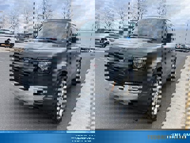 Used 2024 Land Rover Defender 110 SE image 3
