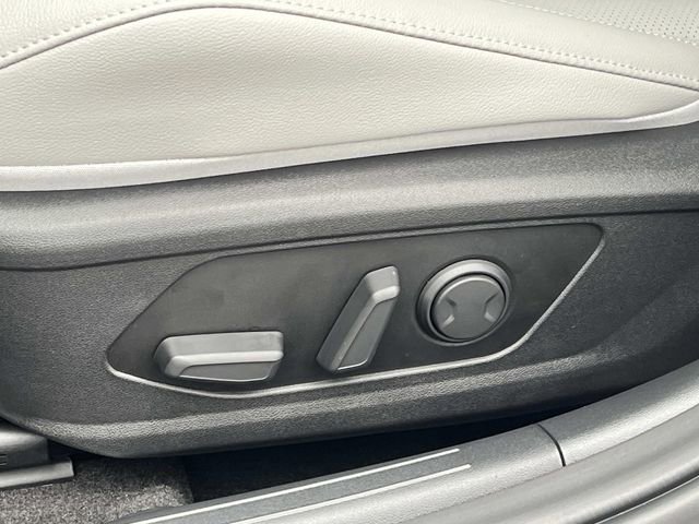 Used 2025 Hyundai Elantra Limited image 22