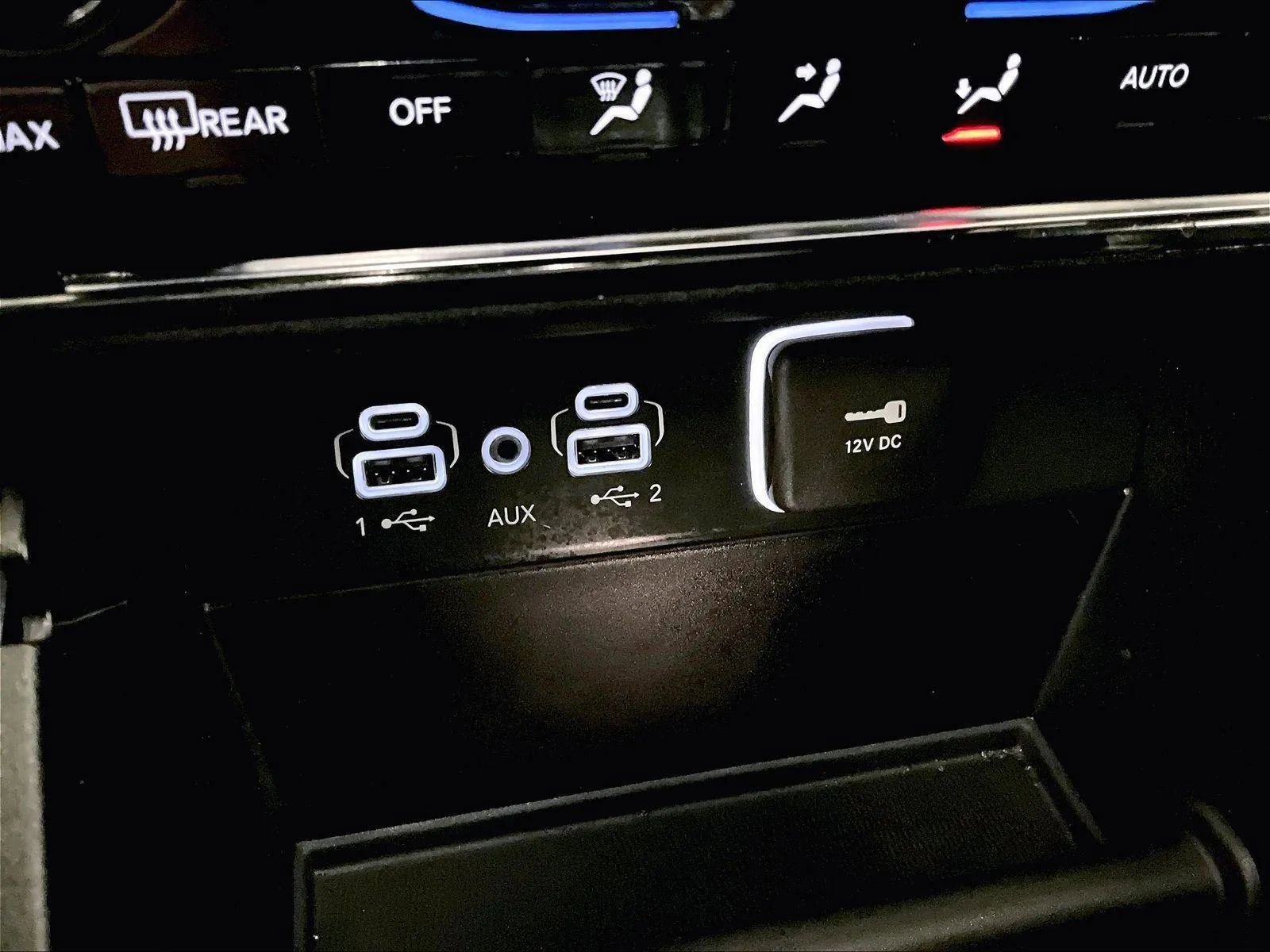 Used 2023 Jeep Grand Cherokee Laredo image 31