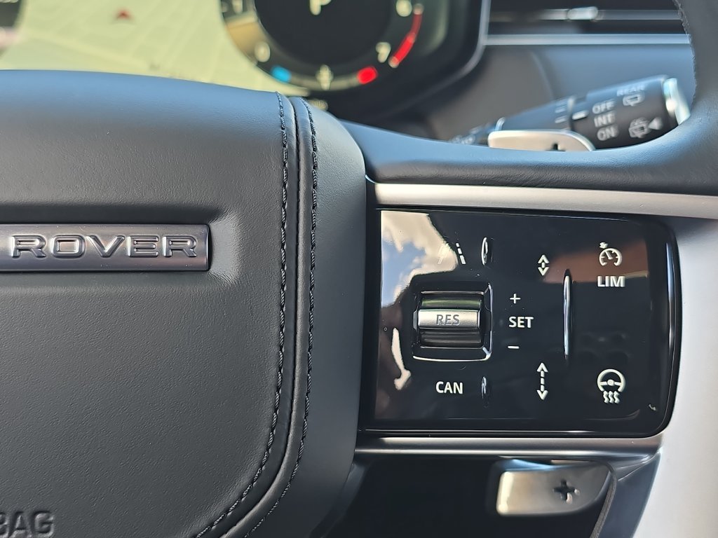 Certified 2025 Land Rover Range Rover SE AWD/4WD image 18