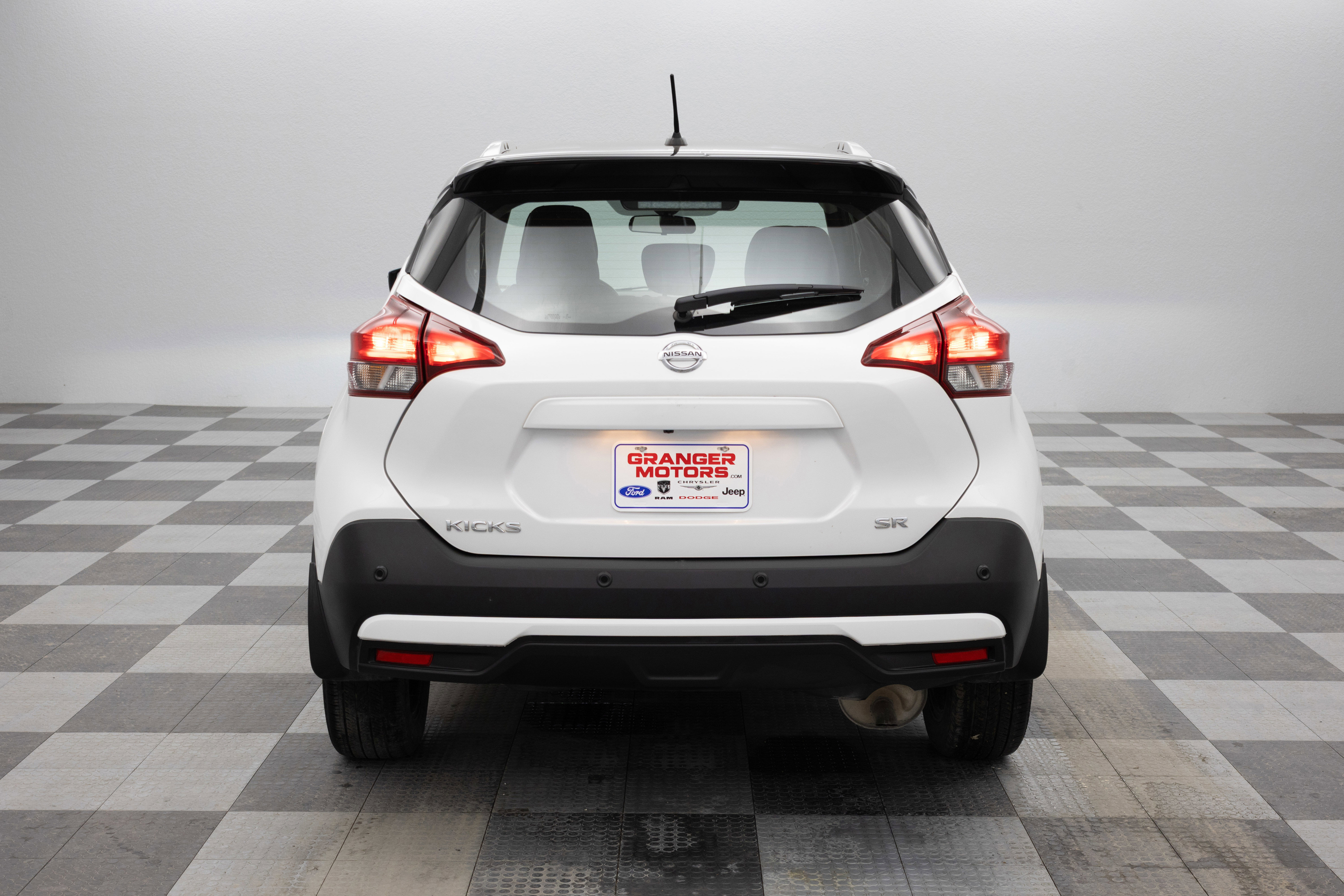 Used 2020 Nissan Kicks SR w/ SR Premium Package image 7
