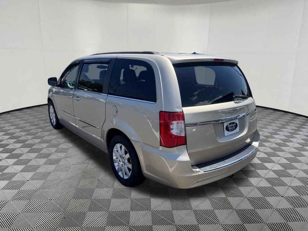 Used 2014 Chrysler Town & Country Touring FWD image 7