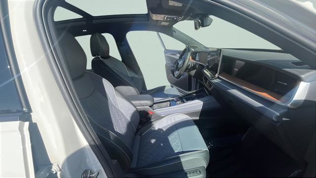 New 2026 Volkswagen Tiguan SEL R-Line AWD/4WD image 27