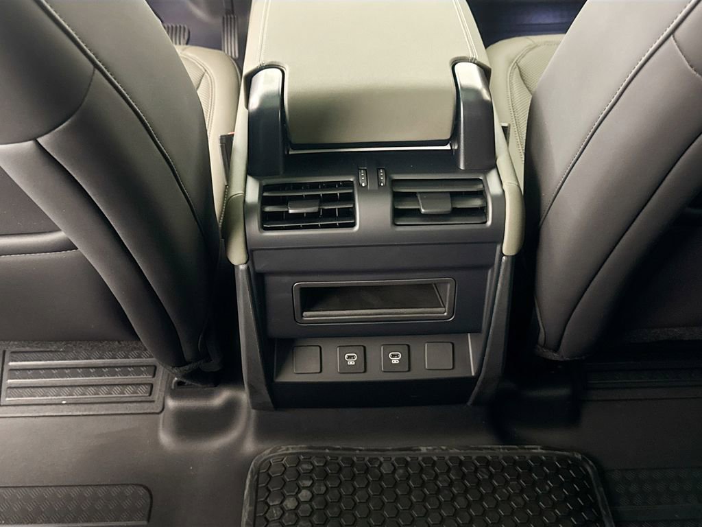 Used 2025 Land Rover Defender 110 S image 24