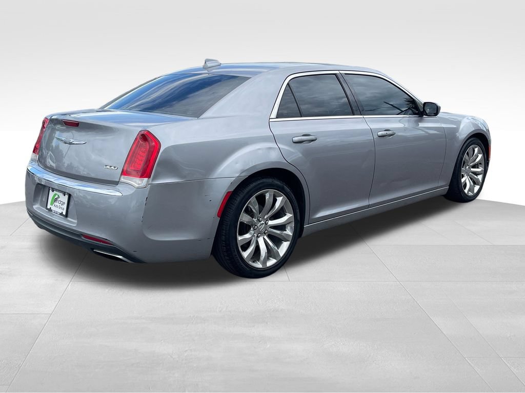 Used 2017 Chrysler 300 Limited RWD image 8