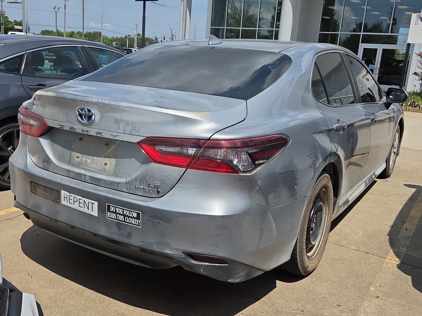 Used 2021 Toyota Camry LE image 4