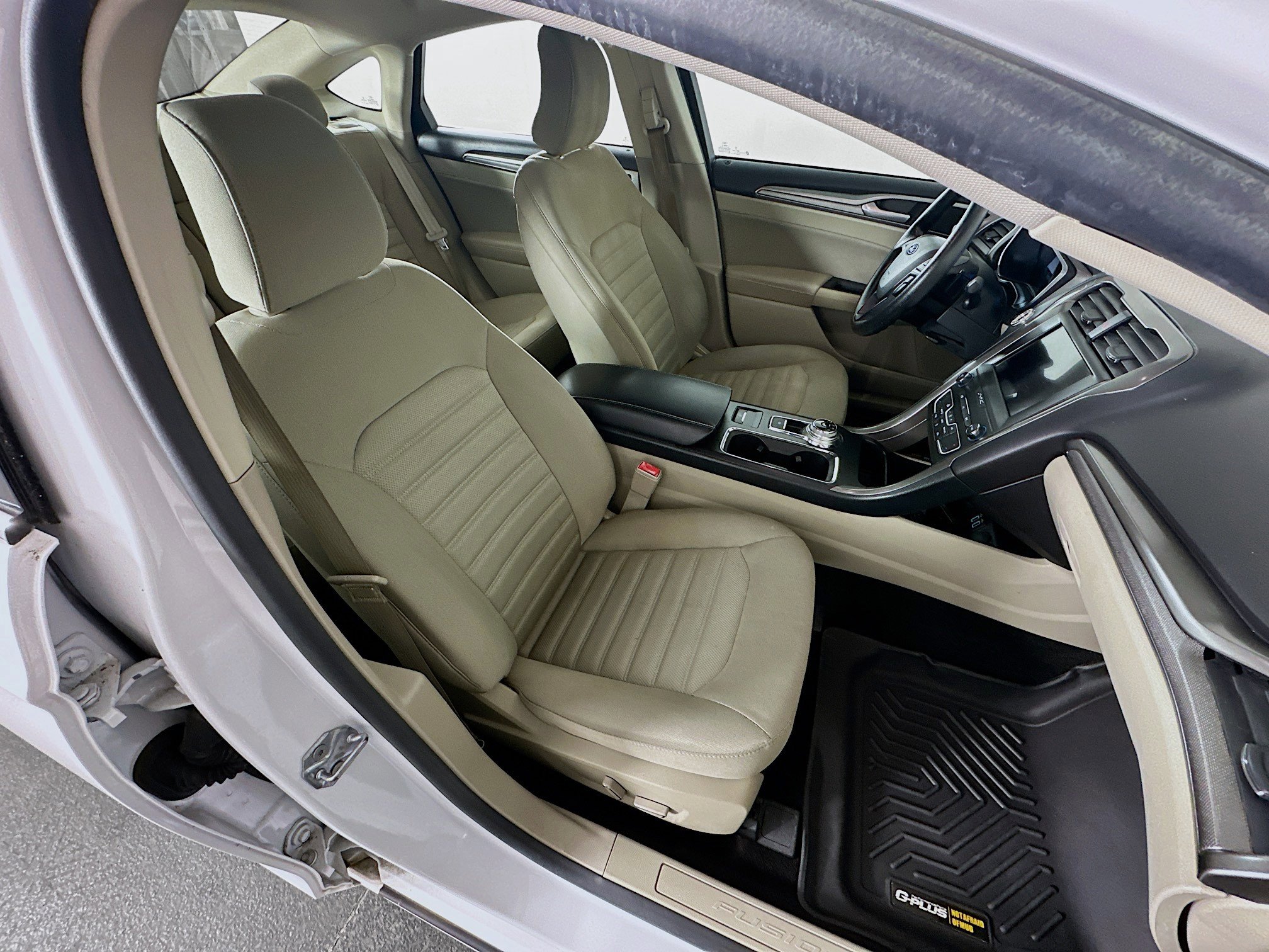 Used 2019 Ford Fusion SE FWD image 29