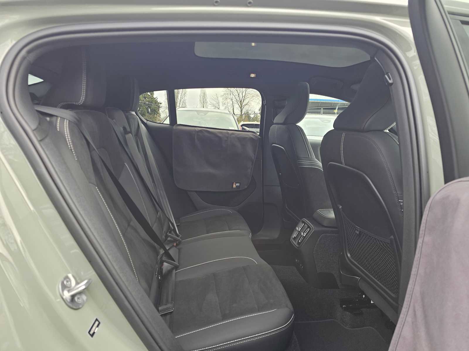 Certified 2023 Volvo C40 P8 Recharge Ultimate image 11